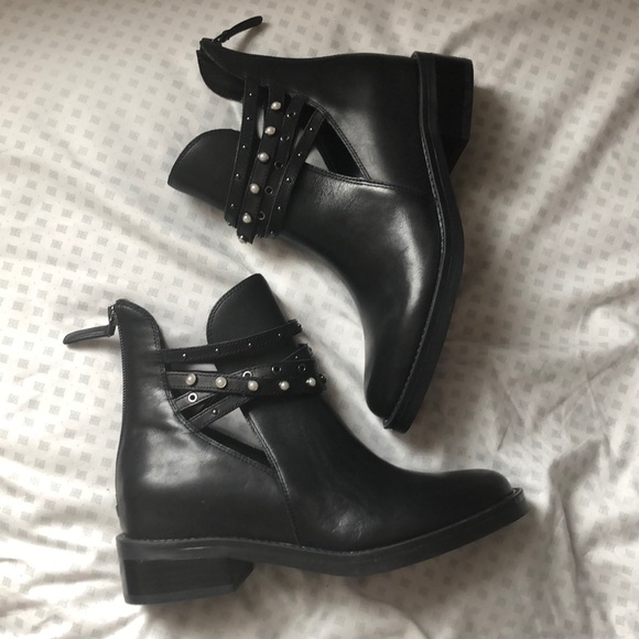 NEW Nine West Studded Cut Out Booties Boots - Picture 4 of 7